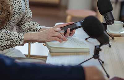 電視新聞播音主持面臨的挑戰及對策